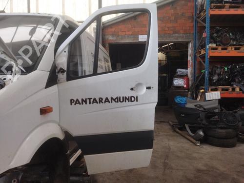 Used Left front door MERCEDES-BENZ SPRINTER 3,5-t Van (B906) [2006-2020]  26559796