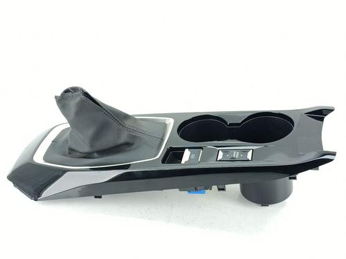 Handskerum PEUGEOT 208 II (UB_, UP_, UW_, UJ_) 1.2 PureTech 100 (101 hp) 31824090