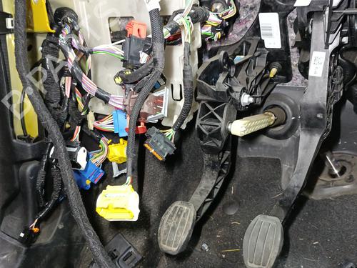 clutch-pedal-peugeot-208-ii-ub_-up_-uw_-uj_-2019-32410179 main image