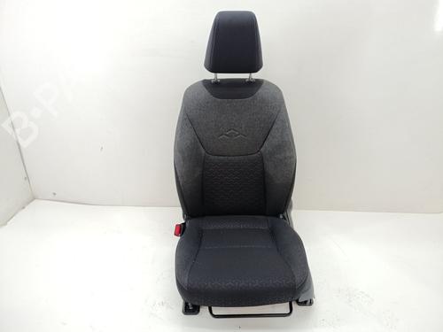 left-front-seat-toyota-yaris-cross-mxp_-2020-38622172 main image