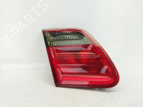 Venstre baklys, luke MERCEDES-BENZ E-CLASS (W210) E 240 (210.062) (170 hp) 9366727