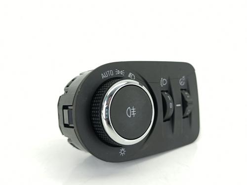 Used Headlight switch OPEL CORSA F (P2JO) 1.2 (68) (101 hp) 30321886