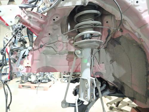 Used Left front shock absorber Left front shock absorber TOYOTA YARIS (_P13_) 1.5 Hybrid (NHP130_, NHP130) (101 hp) 31381193 31381193