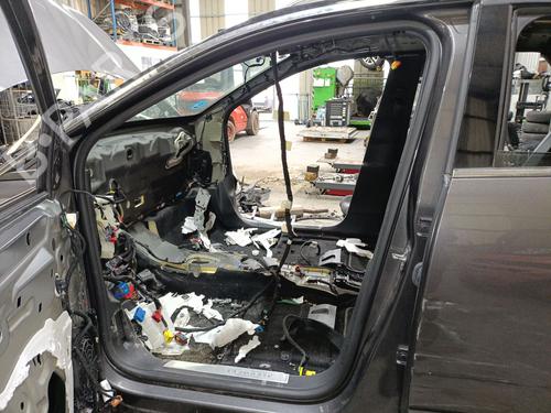 Gummiliste Gummiliste PEUGEOT 3008 II SUV (MC_, MR_, MJ_, M4_) 1.6 PureTech 180 (M45GFR, M45GFU) (181 hp) 37486809 37486809