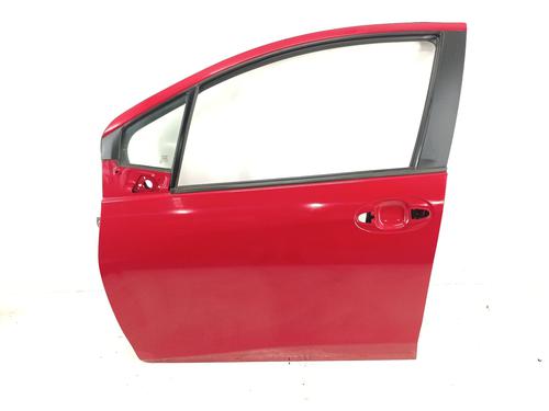 Used Left front door TOYOTA YARIS (_P13_) 1.5 Hybrid (NHP130_, NHP130) (101 hp) 31331471