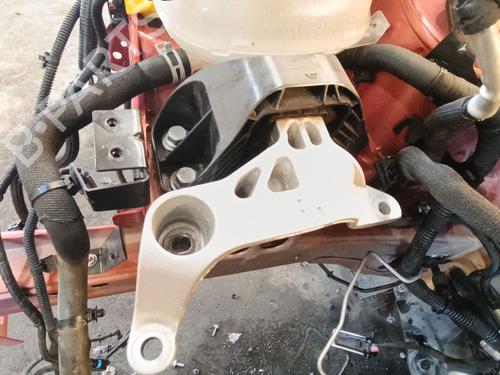Used Engine mount Engine mount RENAULT CLIO V (B7_) 1.6 E-TECH 145 (B7MU) (143 hp) 39746864 39746864