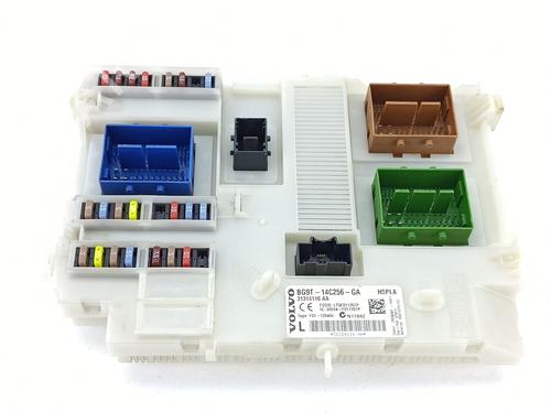 Used Fuse box Fuse box VOLVO XC60 I SUV (156) D3 / D4 (163 hp) 33233097 33233097