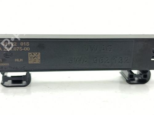 Used Antenna/Base AUDI A3 Sportback (8YA, 8YF) 35 TDI (150 hp) 29248890