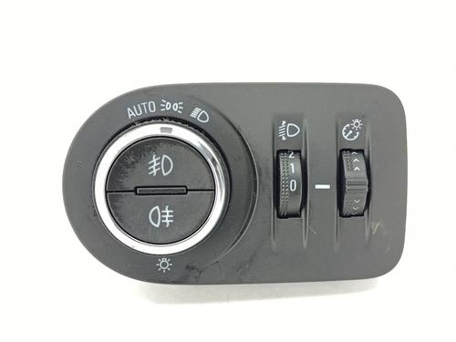 Used Headlight switch OPEL CROSSLAND X / CROSSLAND (P17, P2QO) 1.2 (75) (110 hp) 31880492