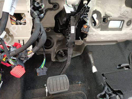 Used Break pedal Break pedal 37492483 37492483