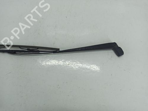 Used Front windshield wiper arm NISSAN TERRANO II (R20) 2.7 TD 4WD (101 hp) 26548181