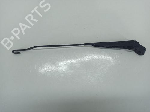 Used Front windshield wiper arm NISSAN PICK UP (D22) 2.5 Di 4WD (133 hp) 26559632