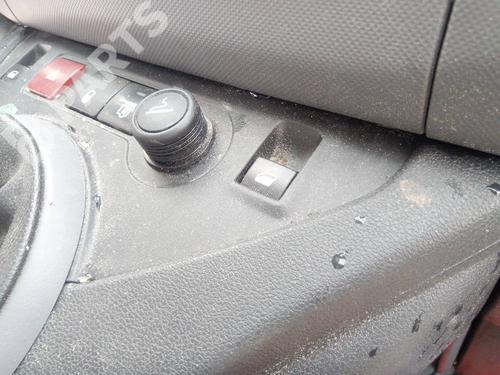 Used Right front window switch Right front window switch PEUGEOT PARTNER Box Body/MPV 1.6 HDi / BlueHDi 75 (75 hp) 9367847 9367847