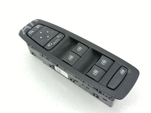 venstre-foran-elrute-bryter-renault-megane-iv-hatchback-b9amn_-2015-34693716 main image