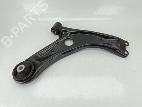 Used Right front suspension arm Right front suspension arm TOYOTA YARIS (_P21_, _PA1_, _PH1_) 1.5 Hybrid (MXPH10, MXPH11) (116 hp) 34622330 34622330