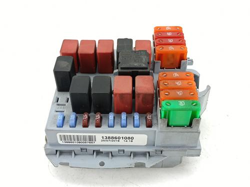 Used Fuse box Fuse box 39588671 39588671