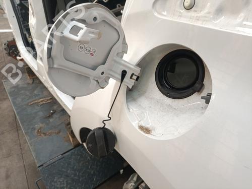 Used Fuel flap TOYOTA YARIS (_P21_, _PA1_, _PH1_) 1.5 (MXPA11) (125 hp) 32666741