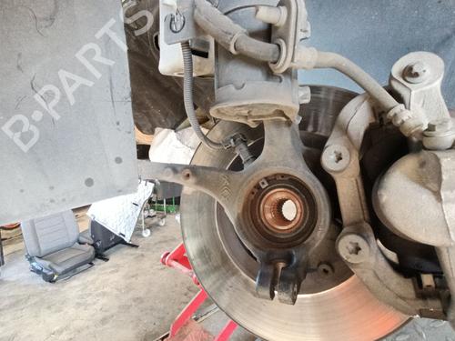 Used Left front steering knuckle Left front steering knuckle CITROËN C4 III (BA_, BB_, BC_) 1.2 PureTech 130 (BAHNSA, BAHNSB) (130 hp) 40531899 40531899