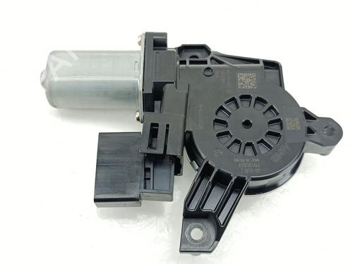 Right front window motor BMW 1 (F40) 118 d | BP38263123E20 - Image 2