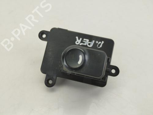 Used Right front window switch KIA CEE'D Hatchback (ED) [2006-2012]  25875841