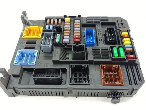 Used Fuse box Fuse box 39423720 39423720