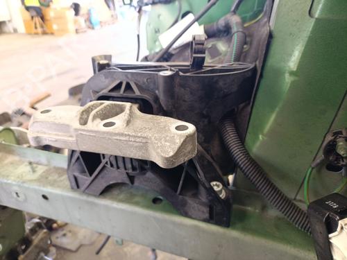 Engine mount PEUGEOT 308 III (FB_, FH_, FP_, F3_, FM_) BlueHDi 130 (FBYHZL, FBYHZT) | BP30078560M89 