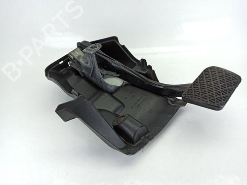 Used Break pedal MERCEDES-BENZ E-CLASS (W211) E 270 CDI (211.016) (177 hp) 25874823