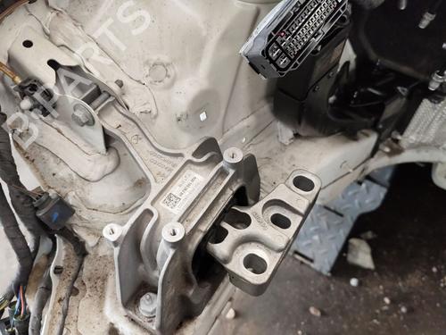 Used Engine mount VW T-ROC (A11, D11) 1.5 TSI (150 hp) 30002915