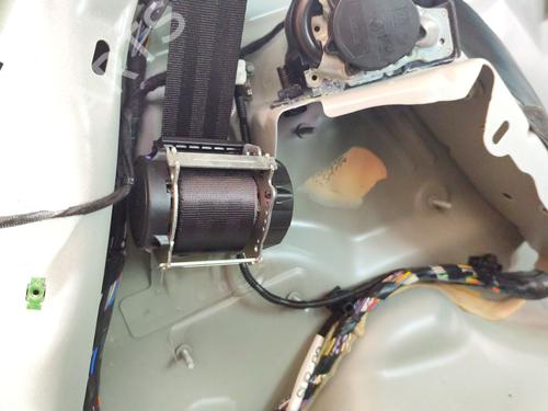 Used Rear center seatbelt CITROËN C3 AIRCROSS II (2R_, 2C_) 1.2 PureTech 110 (2RHNZB, 2RHNZW, 2RHNPX, 2RHNPJ) (110 hp) 30273782