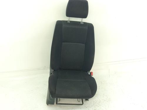 Used Right front seat SUZUKI GRAND VITARA II (JT, TE, TD) 1.9 DDiS All-wheel Drive (JT419, TD44, JB419WD, JB419XD,... (129 hp) 29019512