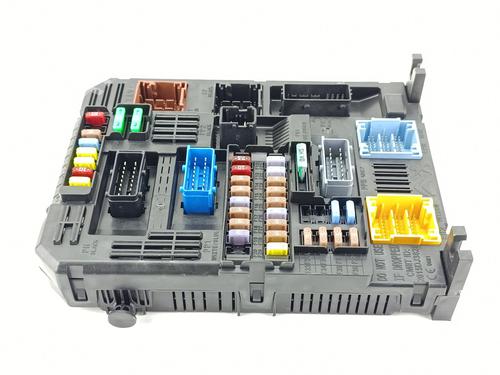 Used Fuse box Fuse box 39105916 39105916
