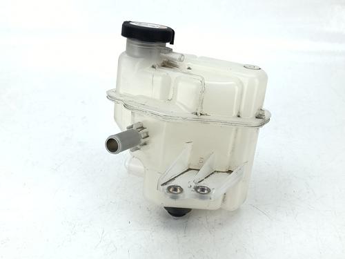 Vaso de expansão TOYOTA YARIS (_P13_) 1.5 Hybrid (NHP130_, NHP130) (101 hp) 31358559