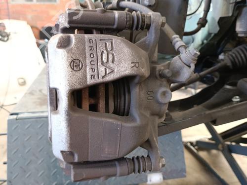 Right front brake caliper PEUGEOT 308 III (FB_, FH_, FP_, F3_, FM_) BlueHDi 130 (FBYHZL, FBYHZT) | BP30081450M104 