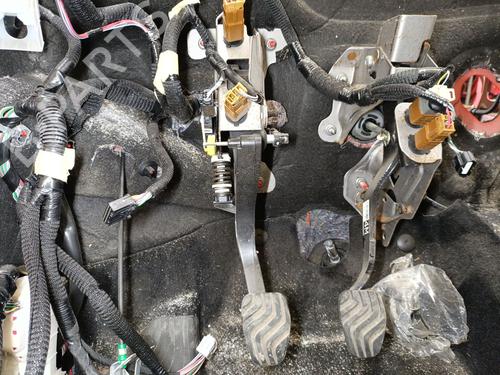 Pedal embraiagem Pedal embraiagem RENAULT KADJAR (HA_, HL_) 1.3 TCe 160 (HLNC) (160 hp) 34441693 34441693