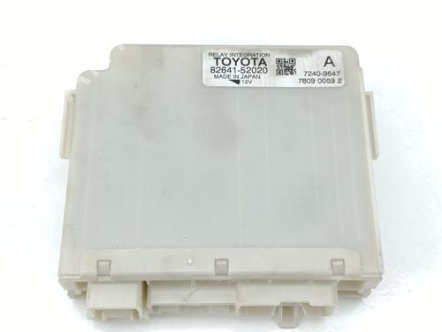 Used Fuse box Fuse box TOYOTA YARIS (_P13_) 1.0 (KSP130) (72 hp) 33399699 33399699