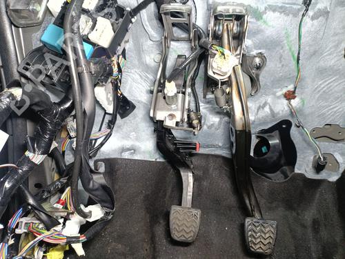 clutch-pedal-toyota-yaris-_p13_-2010-2011-2012-2013-2014-2015-2016-2017-2018-2019-2020-32853039 main image