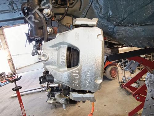 Used Left front brake caliper Left front brake caliper TOYOTA YARIS (_P21_, _PA1_, _PH1_) 1.5 Hybrid (MXPH10, MXPH11) (116 hp) 34624542 34624542