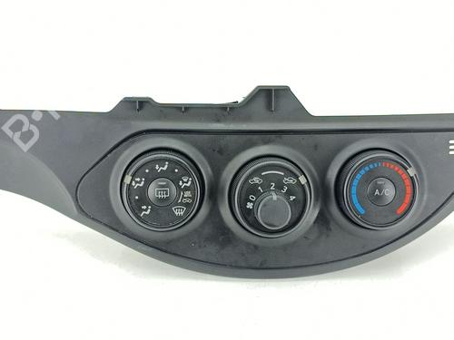 AC-Styringsenhed/Manøvreenhed TOYOTA YARIS (_P13_) 1.0 (KSP130) (72 hp) 30853491