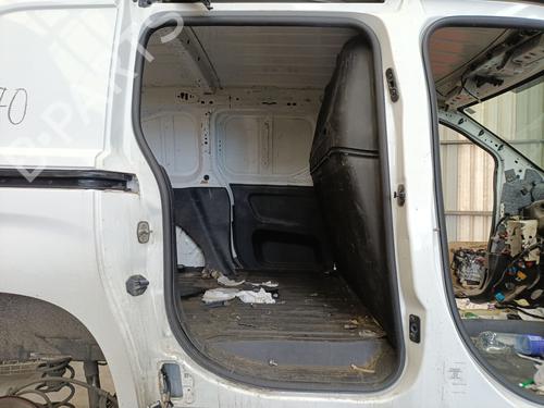 Gummiliste Gummiliste CITROËN BERLINGO (ER_, EC_) 1.5 BlueHDi 75 (76 hp) 36993495 36993495