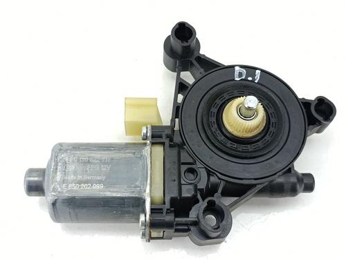 Used Left front window motor SEAT LEON (5F1) 1.5 TGi (131 hp) 30296039