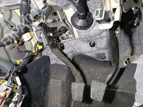 Clutch pedal KIA STONIC (YB) 1.0 T-GDi Eco-Dynamics+ | BP39668719I13 - Image 2