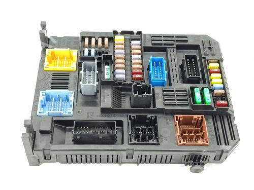 Used Fuse box PEUGEOT 208 II (UB_, UP_, UW_, UJ_) 1.2 PureTech 100 (101 hp) 31824084
