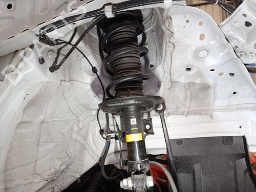 Used Right front shock absorber TOYOTA YARIS (_P21_, _PA1_, _PH1_) 1.5 (MXPA11) (125 hp) 32666735