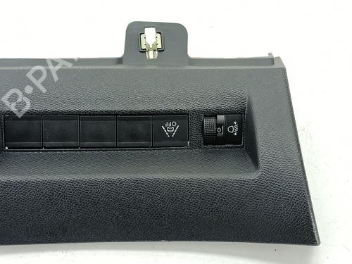 Used Headlight switch PEUGEOT 2008 II (UD_, US_, UY_, UJ_, UR_, UC_) 1.5 BlueHDI 110 (UDYHSK) (110 hp) 32268073