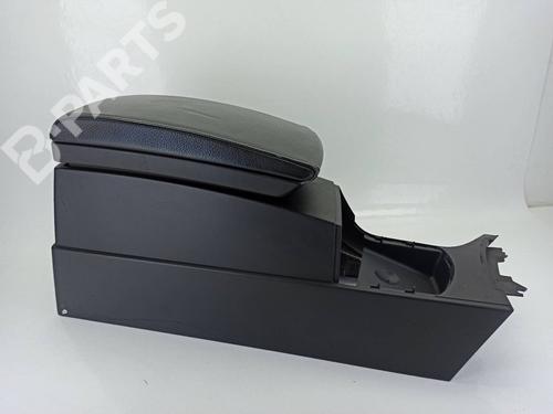 Used Armrest / Center console Armrest / Center console BMW X3 (E83) 2.0 d (150 hp) 8945393 8945393