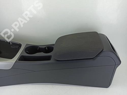 Used Armrest / Center console Armrest / Center console AUDI A4 B8 (8K2) 2.0 TDI (143 hp) 10570599 10570599