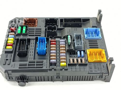 Used Fuse box Fuse box 39204227 39204227