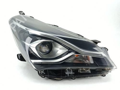Used Right headlight TOYOTA YARIS (_P13_) 1.5 Hybrid (NHP130_, NHP130) (101 hp) 31360638