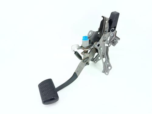 break-pedal-toyota-yaris-_p21_-_pa1_-_ph1_-2020-32529940 main image