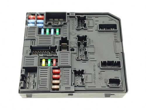 Used Fuse box Fuse box 37537382 37537382